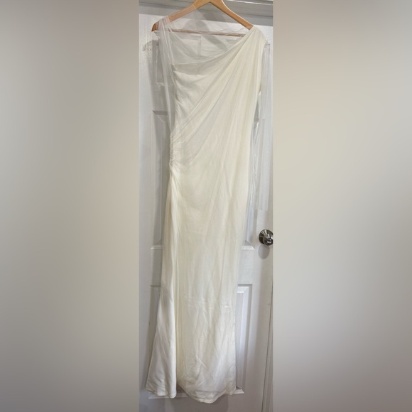 Elegant One Shoulder White Dress - Picture 9 of 16